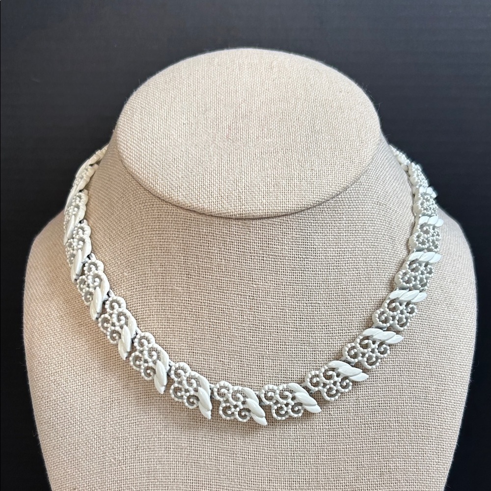 Vintage Monet Elegant White Women's Collar Necklace